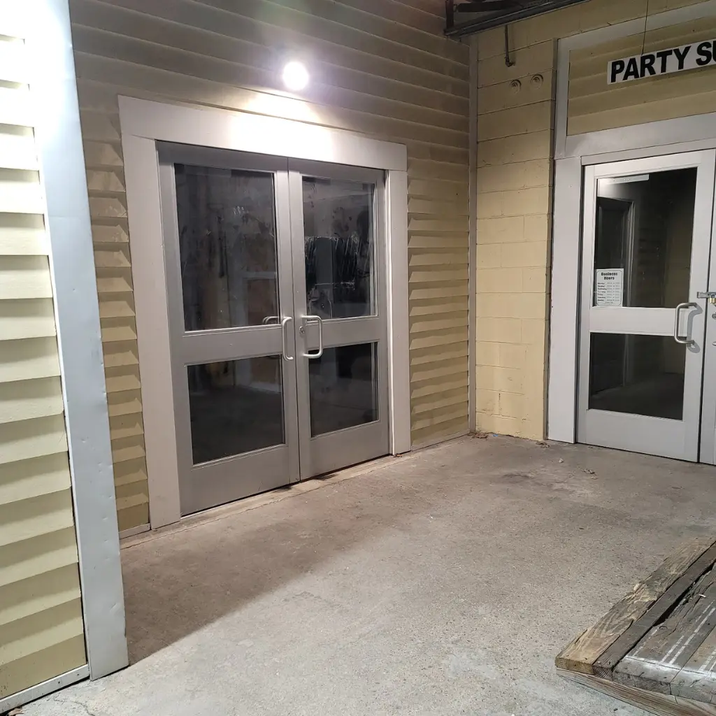 Commercial outside light installation