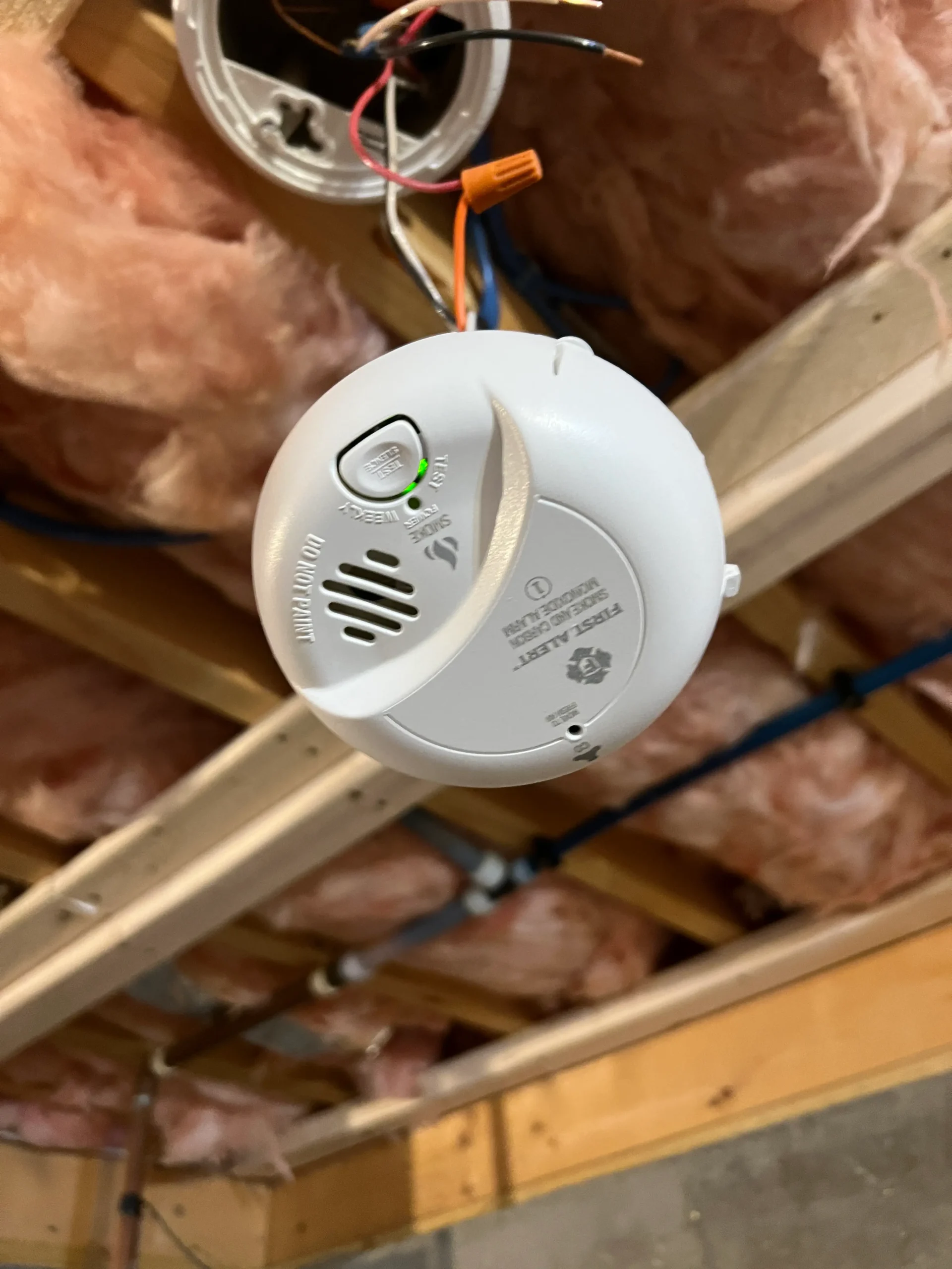Installation of a Smoke and carbon monoxide alarm in a residential home